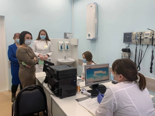 Руководитель регионального минздрава посетила поликлиники Оренбурга