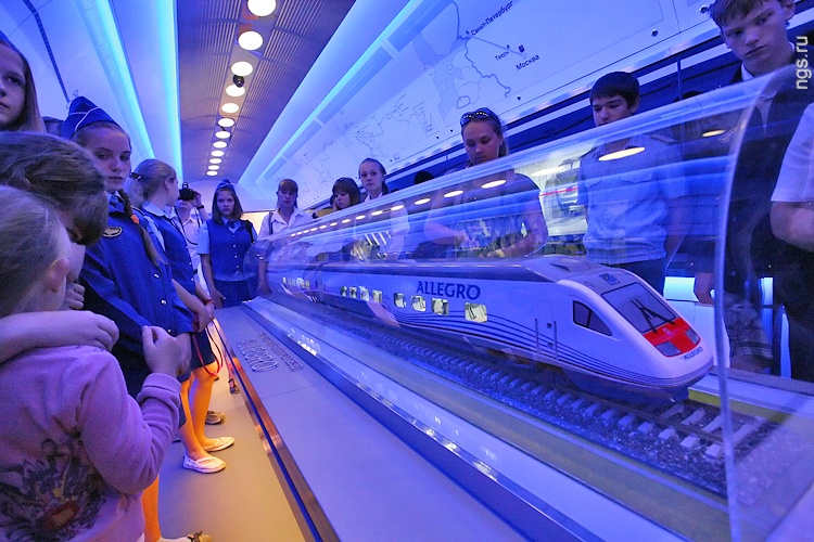 Уникальный поезд посетили около 4000 оренбуржцев