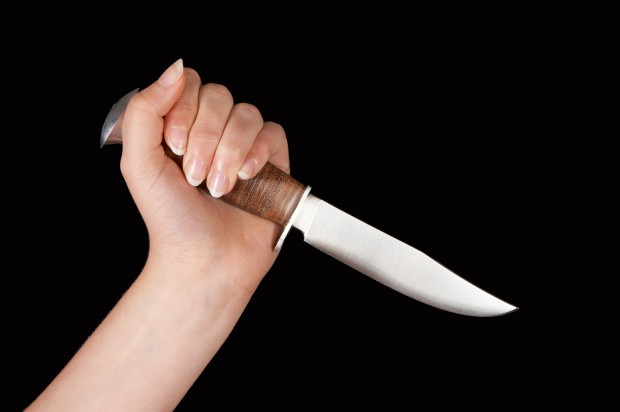 Бузулучанка ударила ножом сожителя