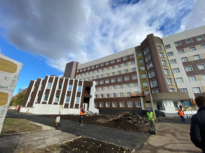 В Оренбургской областной больнице ремонт корпуса №5 выполнен на 85%