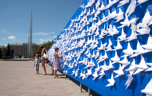 Сегодня в мирное небо взмоют 100 бумажных голубей