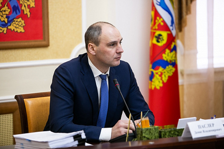 Губернатор Денис Паслер провел заседание областного правительства