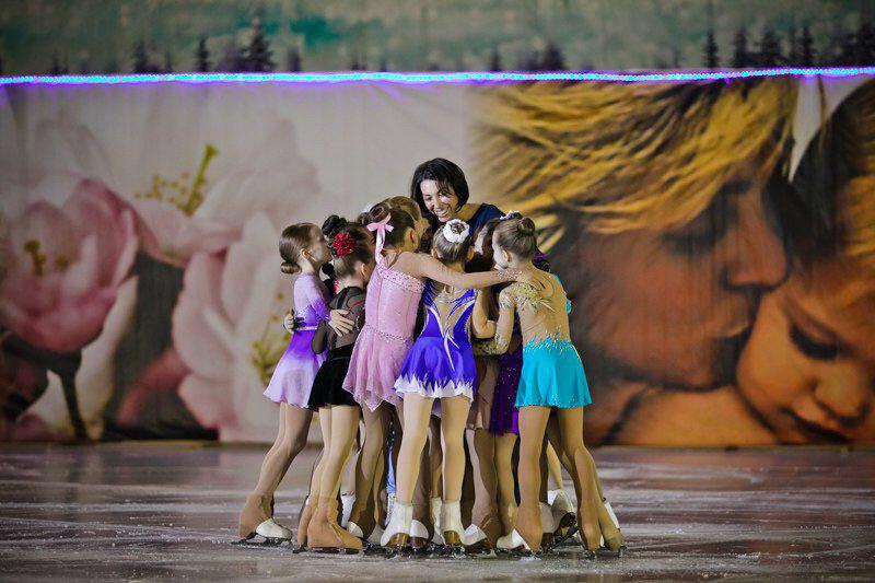 Татьяна Савинова приняла участие в ледовом представлении «Маме с любовью»