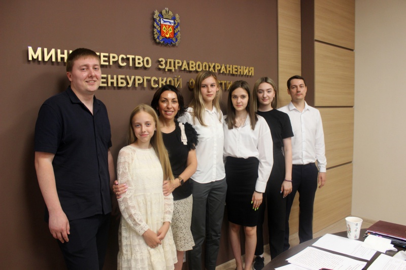 Татьяна Савинова провела встречу с оренбургскими бильярдистами