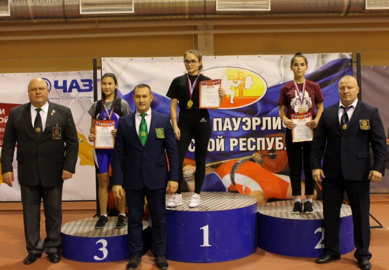 Оренбургские спортсменки успешно выступили на первенстве ПФО по пауэрлифтингу