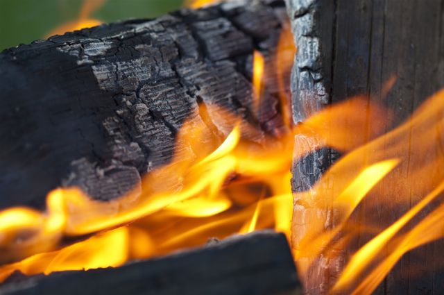 В Оренбургском районе школьник получил ожоги, разжигая костер бензином