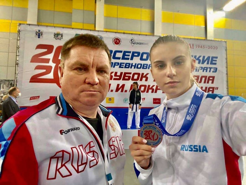Оренбурженка завоевала серебро на Всероссийских соревнованиях по каратэ