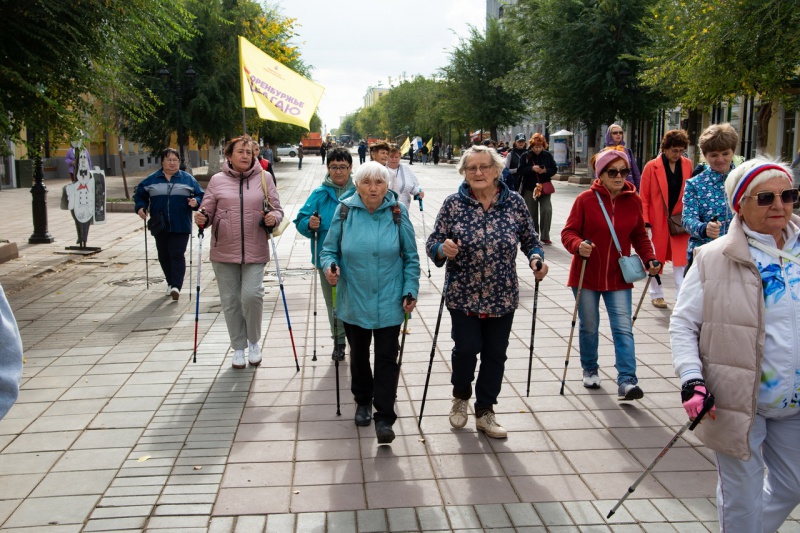Оренбуржцы "серебряного" возраста приняли участие в акции «Шагаем вместе!» 