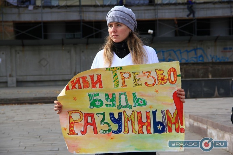 В Орске прошел пикет против контрафактной казахской водки