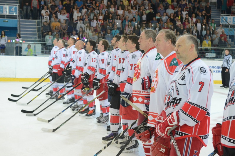 В Оренбурге состоялся «звездный» хоккейный матч (видео)