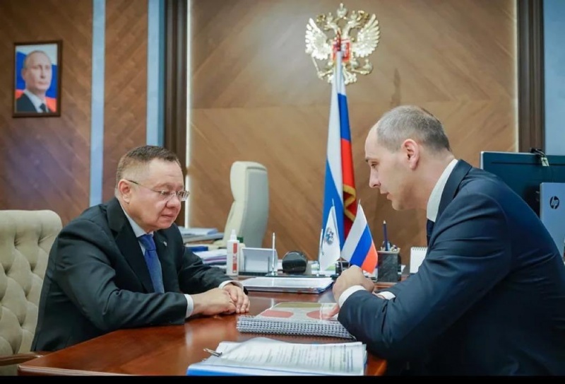 Губернатор Денис Паслер провел встречу с министром строительства и ЖКХ РФ