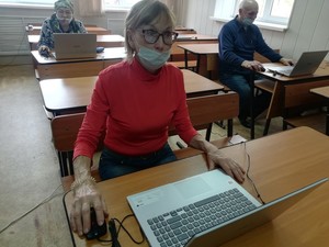 Курсы компьютерной грамотности для пожилых людей проводят с учетом ограничительных мер