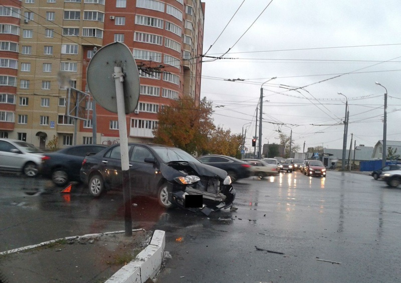 В Оренбурге утром столкнулись две иномарки