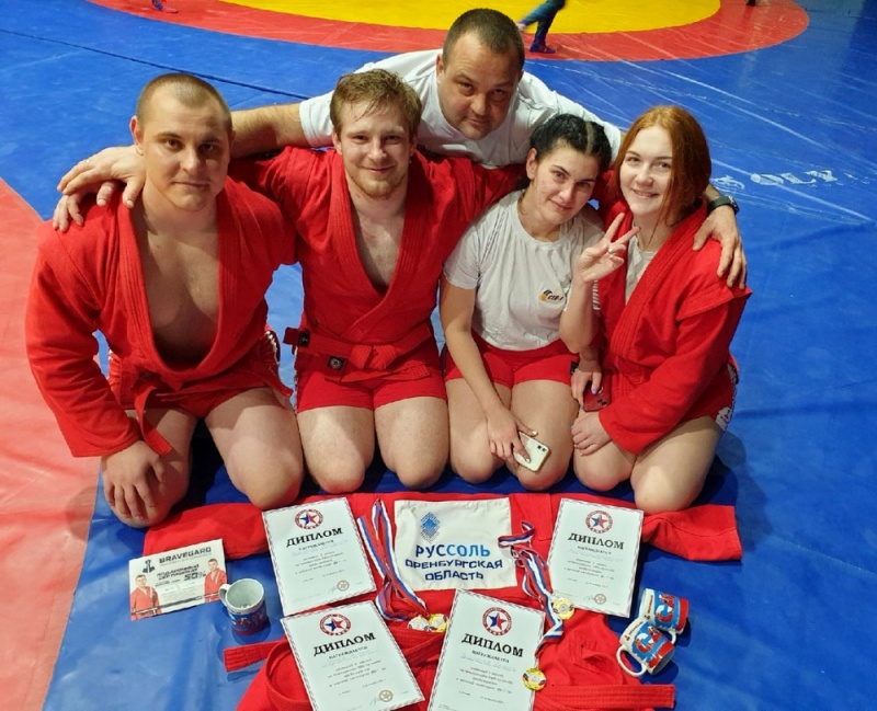 Оренбургские самбисты завоевали 15 медалей