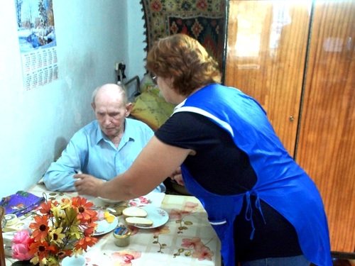 Услугой «социальной сиделки» воспользовались более 500 оренбуржцев