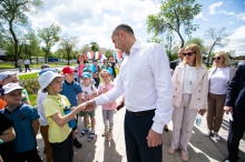 Глава региона поздравил юных оренбуржцев с Днем детства