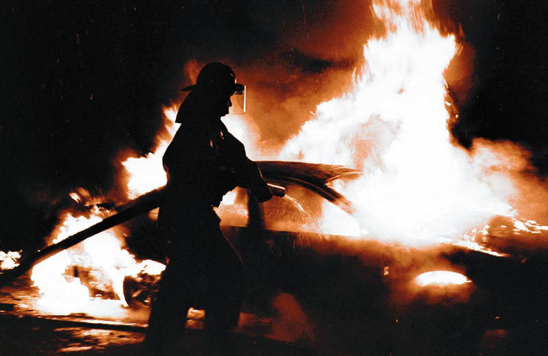 В Оренбурге сгорели две иномарки