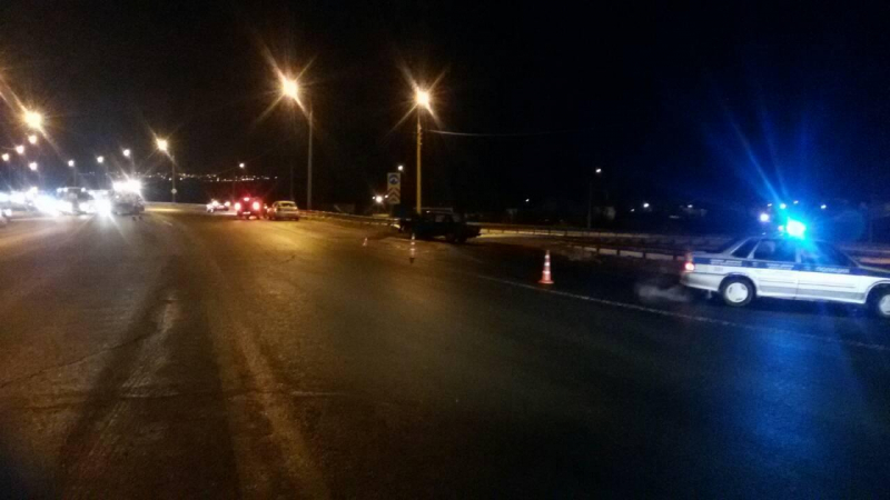 В Оренбурге «ВАЗ» врезался в ограждение, водитель погиб