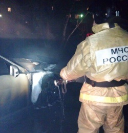 В Первомайском районе тушили автомобиль