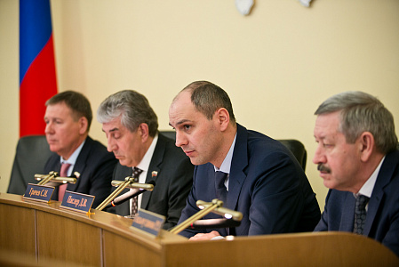 Оренбургские депутаты поддержали поправки в Конституцию