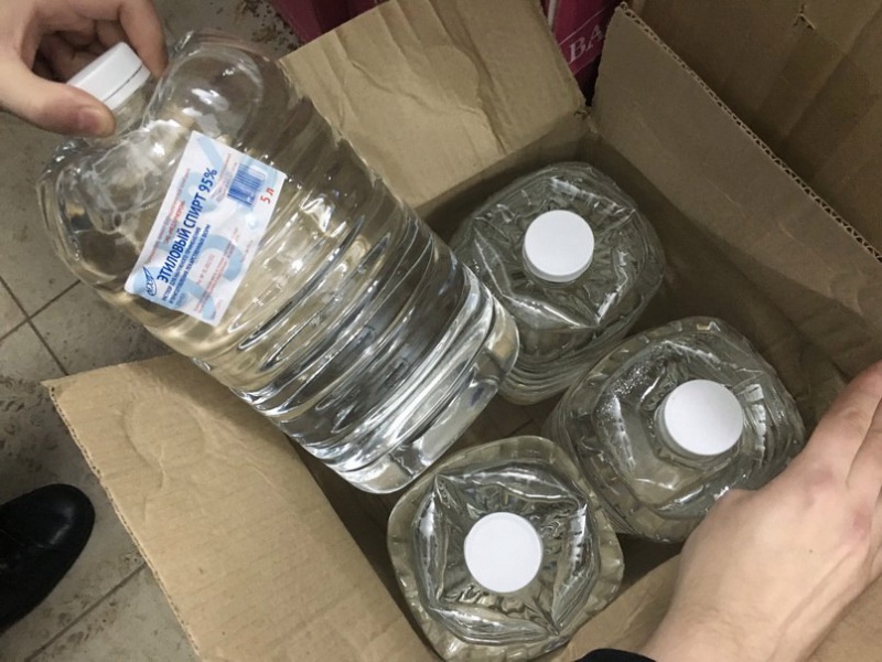 В областном центре полицейские изъяли у местного жителя 2 тысячи бутылок спиртного