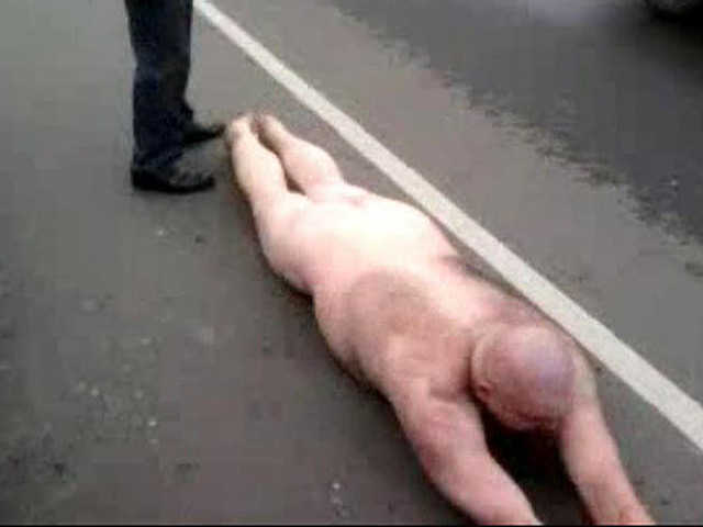 В Оренбуржье голые мужчины бегали вокруг экипажа ДПС