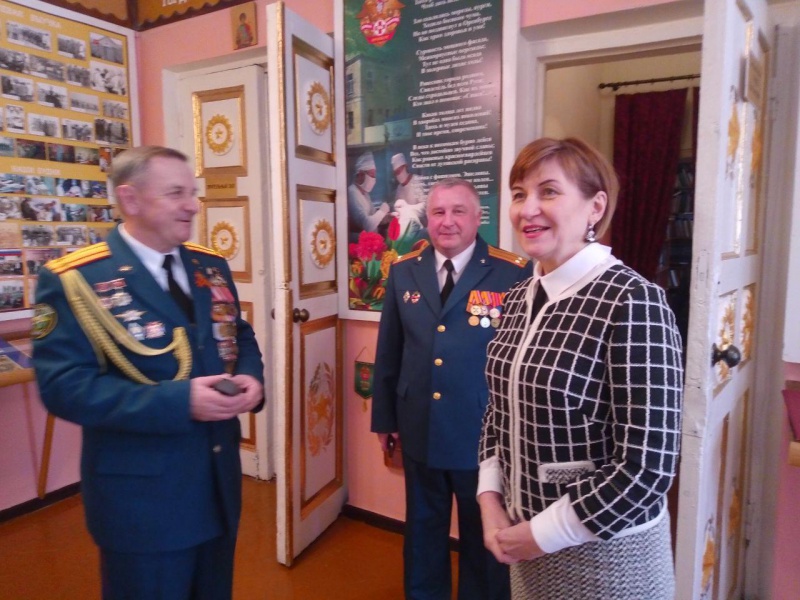 Оренбургский военный госпиталь посетила Галина Зольникова