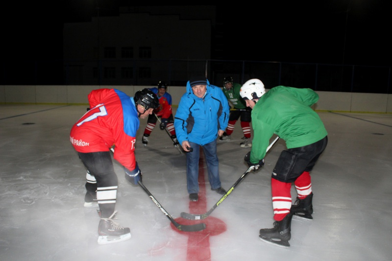 На стадионе «Мечта» в Адамовском районе открыли  зимний спортивный сезон