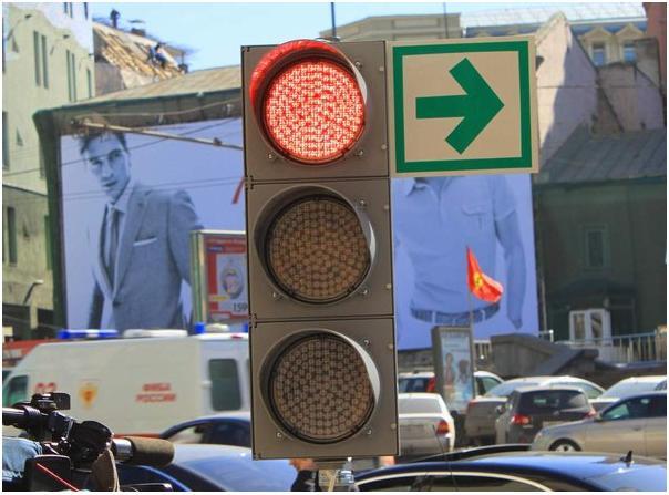В России могут разрешить поворачивать направо на красный