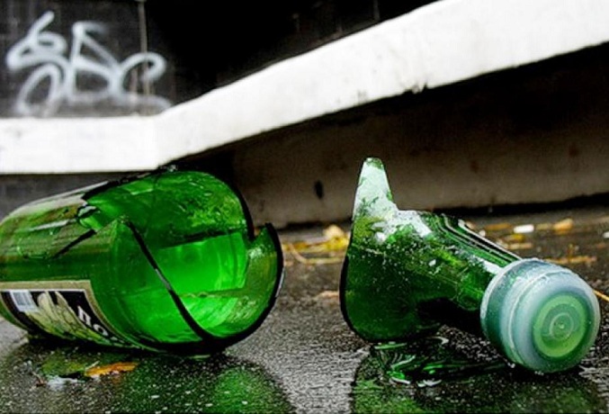 В Новотроицке девушка разбила парню голову бутылкой