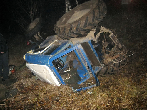 Трактор придавил насмерть своего водителя