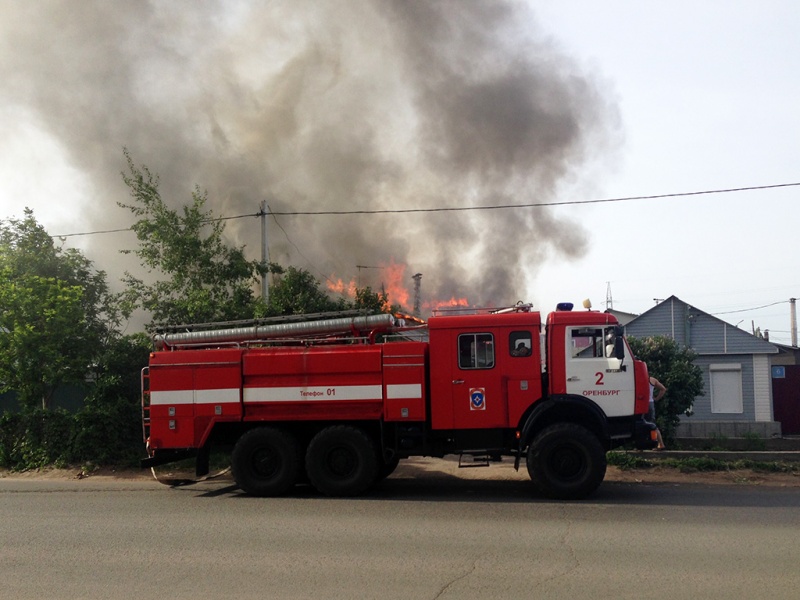 В Оренбурге сгорело несколько жилых домов