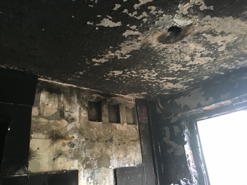 Сотрудники МЧС спасли девять человек на пожаре в Новотроицке