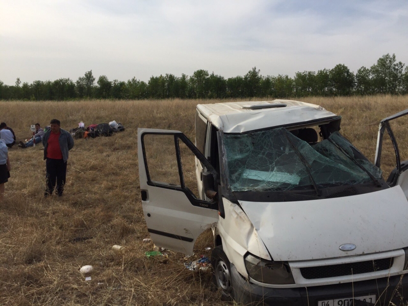 Авария на трассе Самара-Оренбург: водитель микроавтобуса уснул за рулем