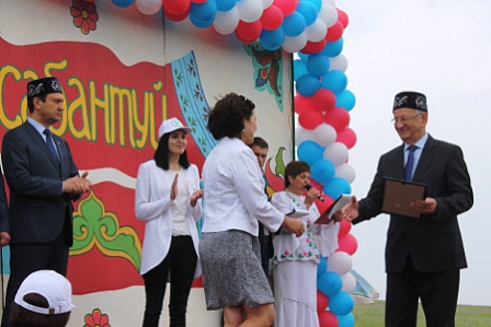 Юрий Берг принял участие в празднике татарской культуры