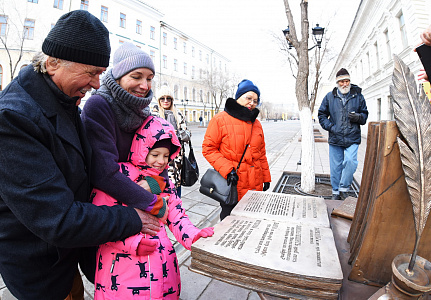 В Оренбурге появился памятник словарю Владимира Даля