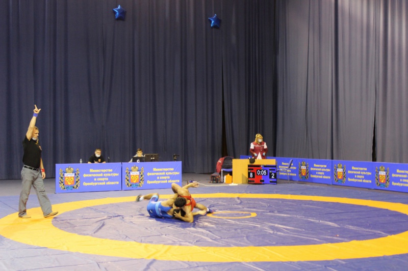 В Оренбурге проходит чемпионат ПФО по спортивной борьбе