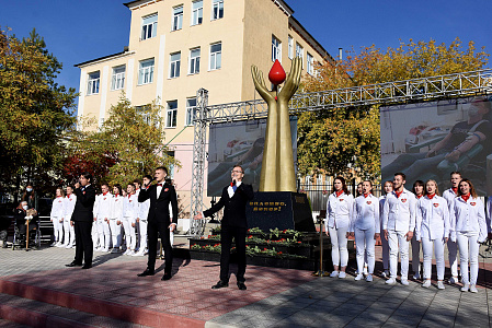 В Оренбурге открыли памятник донорам