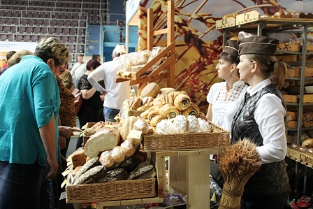 В Оренбурге открылась выставка-ярмарка «Меновой двор»