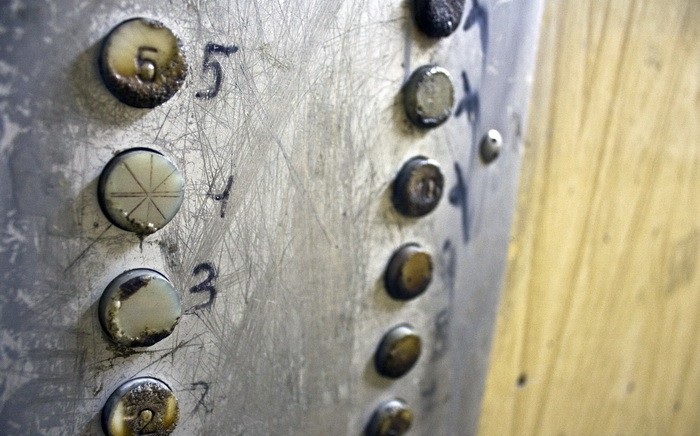 Жители Оренбуржья могут пожаловаться на лифтовых вандалов