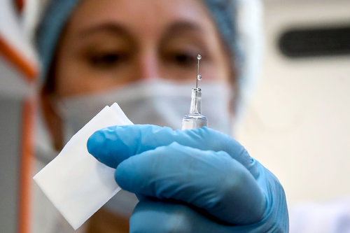 В Оренбуржье соцработники прививаются против коронавирусной инфекции 