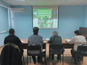 Пожилых оренбуржцев обучают финансовой грамотности