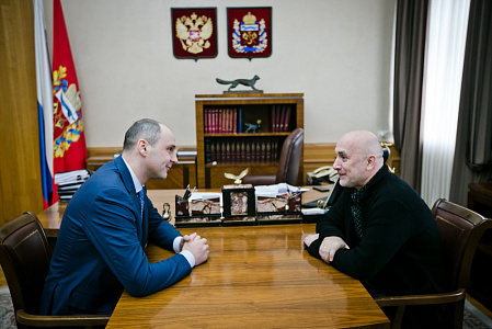 Денис Паслер встретился с писателем и общественным деятелем Захаром Прилепины