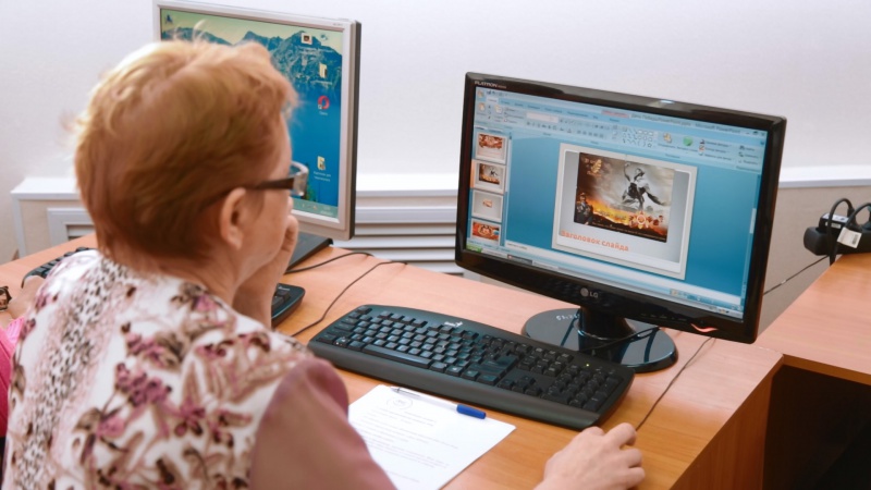 В Оренбургской области неработающих пенсионеров обучают компьютерной грамотности