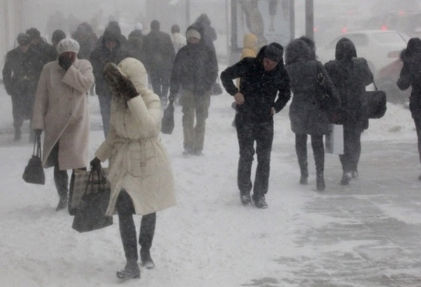 Сильный ветер и снег в Оренбуржье не отступают