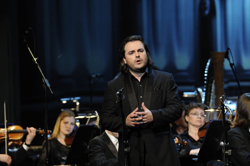 1 мая онлайн-трансляция концерта звезды оперной сцены Василия Ладюка