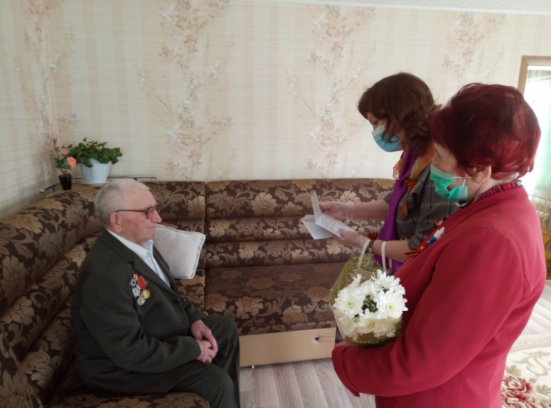 Оренбургским ветеранам Великой Отечественной войны вручают поздравительные открытки от Губернатора