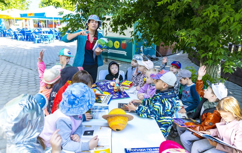 «Летний читальный зал на траве» приглашает юных оренбуржцев
