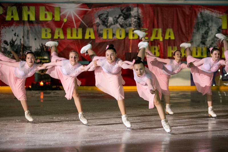 Оренбургские фигуристы подготовили праздничную программу, посвященную Дню Победы