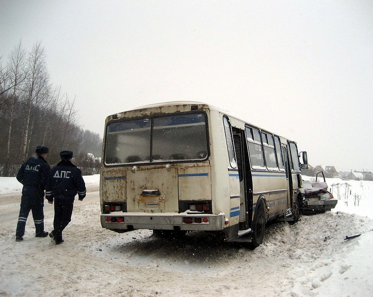 В Оренбуржье в аварию попал автобус со студентами